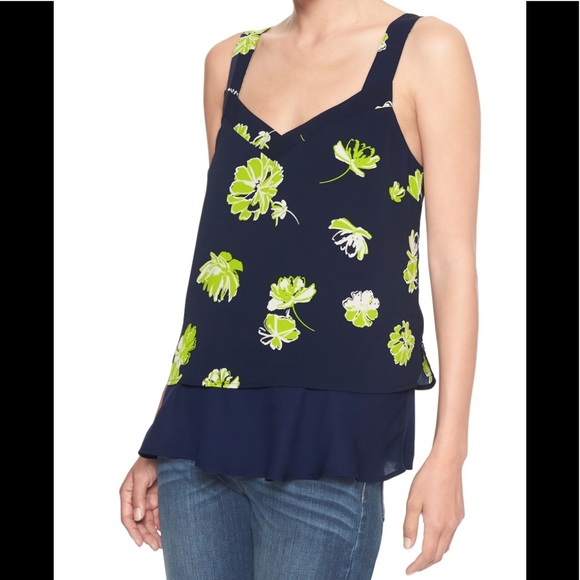 Banana Republic Print Layered Top 5 ⭐️ - Picture 4 of 4